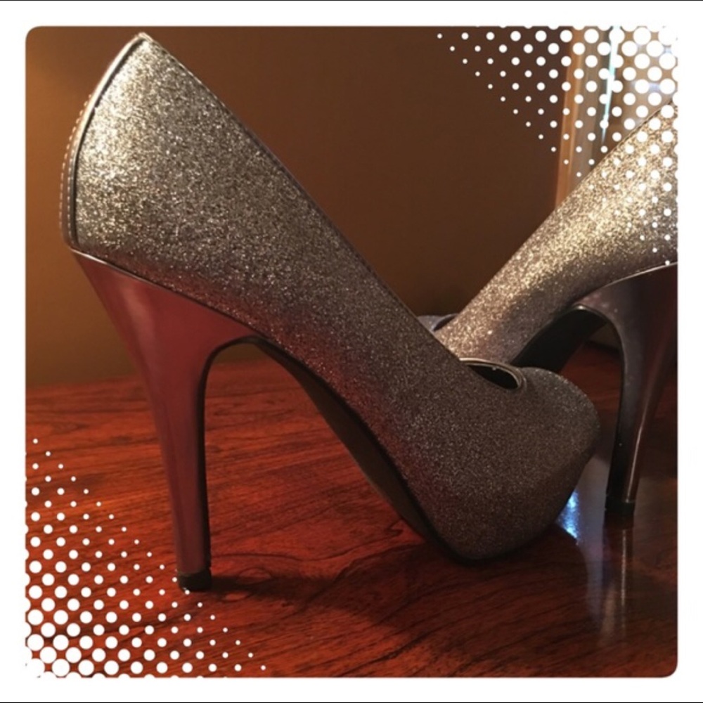 Sassy Peep toe Shoes 👠 (8.5)